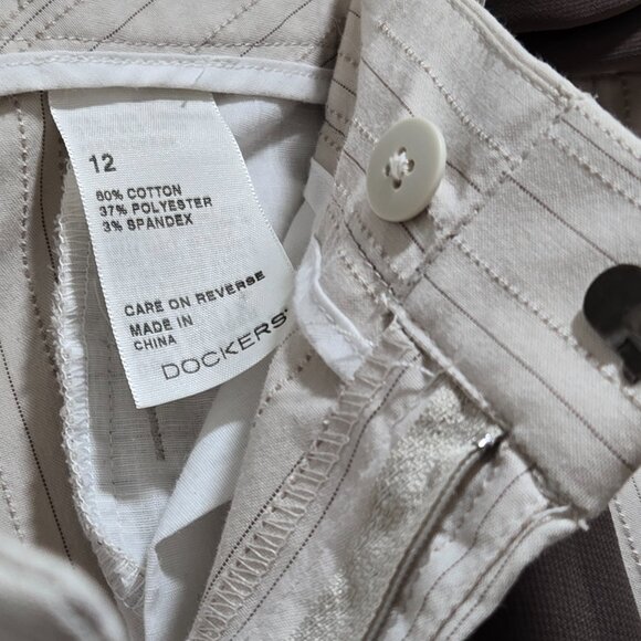 Clothes~Women's DOCKERS~ Sz 12 Mid Rise, Curvy Striped Capris Pants w/Belt. EUC! - Picture 4 of 8